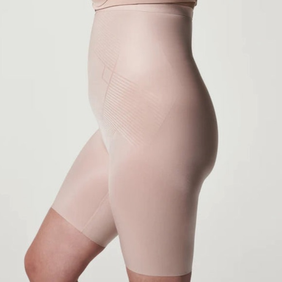 $72 Spanx M Thinstincts® 2.0 High-Waisted Mid-Thigh Short Shapewear Nylon Smooth - Picture 1 of 6